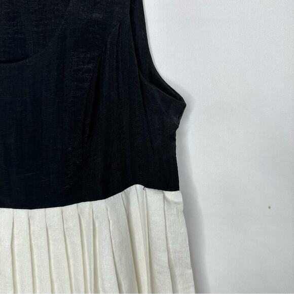 RENEE C. Colorblock Pleated Dress in Small - Picture 3 of 4